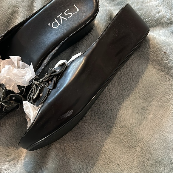 Comfortable Low Platform Wedge Black Flower Slide Sandals-sz 8.5-9 - Picture 5 of 8